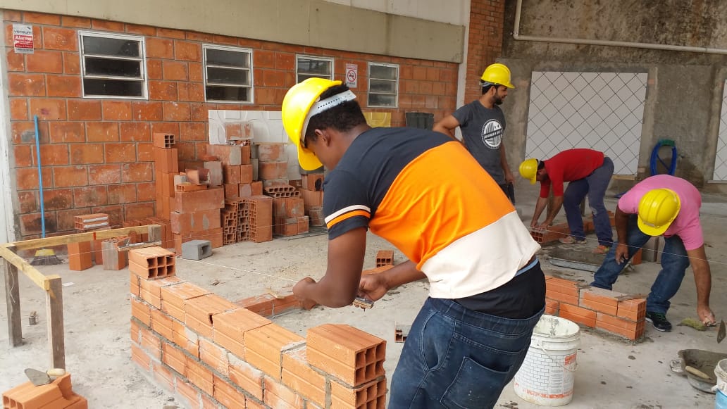 PEDREIRO E MESTRE DE OBRAS